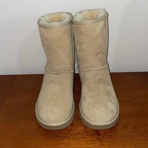 Womens Size 7 Uggs